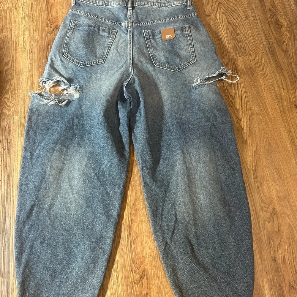 Zara Size 8 Ripped High‎ Rise Jeans